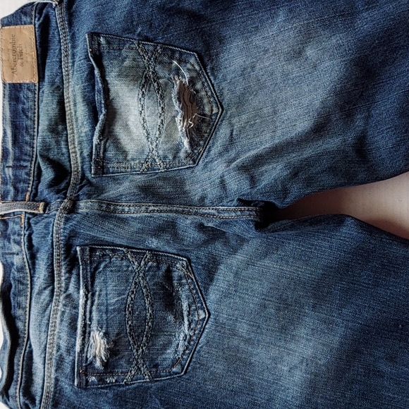 Abercrombie and Fitch - Picture 8 of 15